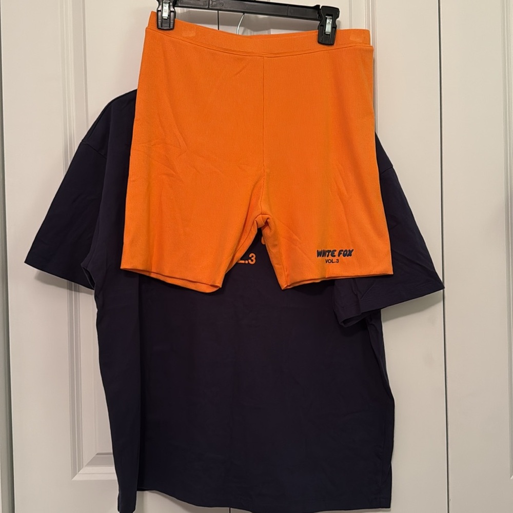 WHITE FOX Excellent Condition Navy/Orange T Shirt Set - Picture 2 of 15